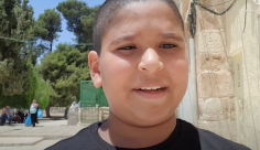  شاهد: الطفل اليافاوي يحيى عبده يُوثّق رحلته الى الأقصى المبارك